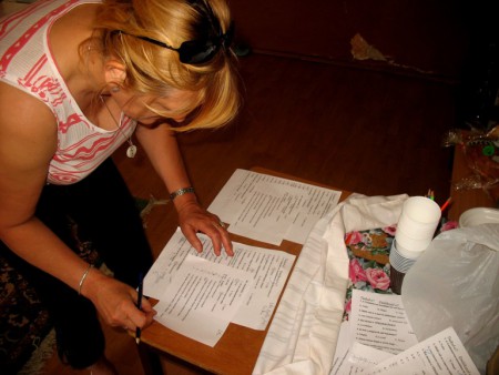 Edit néni átnézi a válaszokat